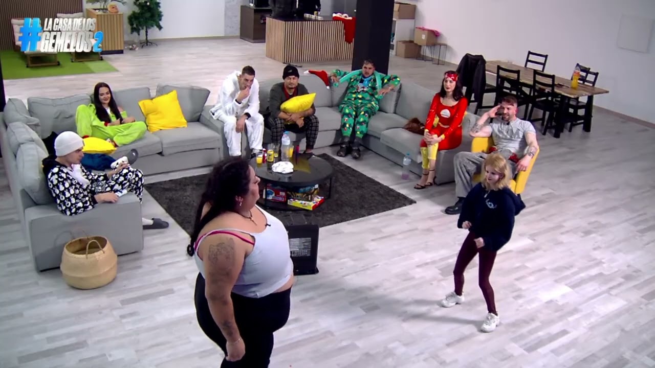 DIA 3: CONCURSO DE BAILE DISFRAZADOS - La Casa De Los Gemelos 2