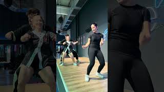 Yo me le acerqué y fijo la miré….💃💃 @jalvarez  #dance #hamburg #reggaeton #reggaetonantiguo