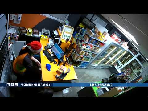 Video: Kamera CCTV Merakam Segelas Bir Yang Meletup Di Sebuah Pub Inggeris - - Pandangan Alternatif