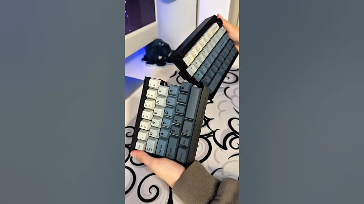 This Keyboard Can Literally Break In Half! 🤯