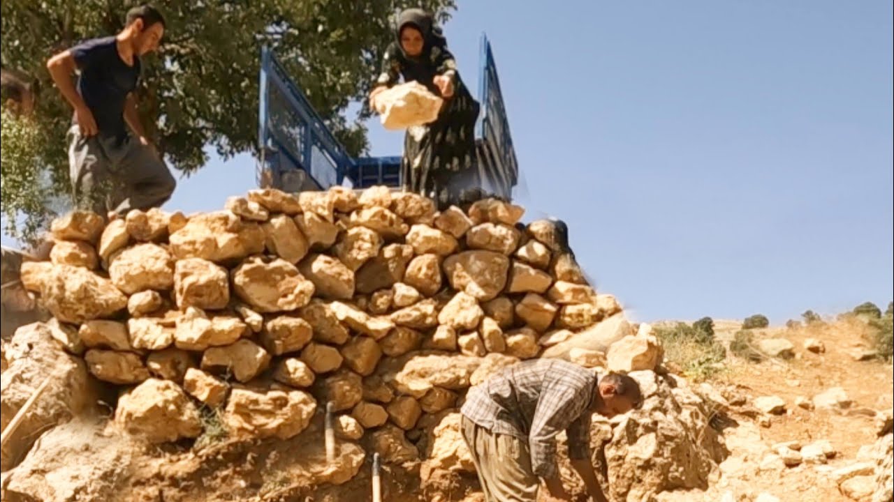 Nomadic Lifestyle: Building a Traditional Bath in the Local Area