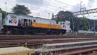 Sembrani Executive Train Arrives Cc206 Horn Echoes Through The Station 