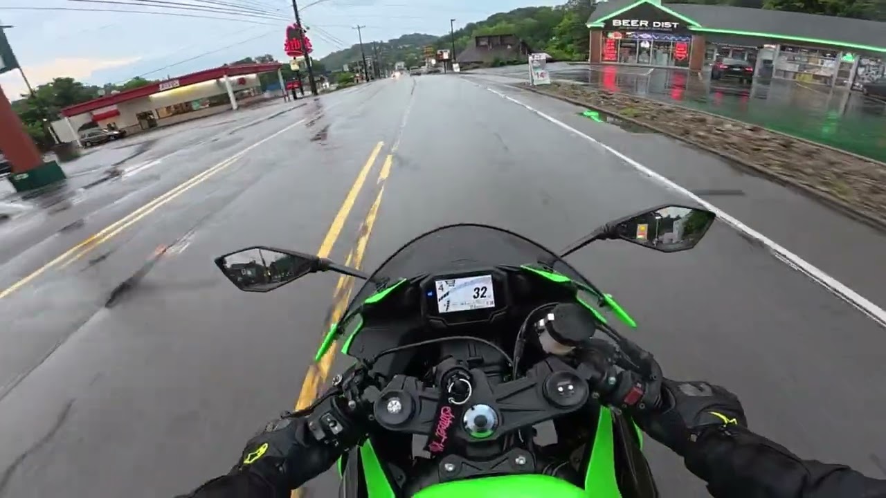 Riding in the rain on a ZX6R - YouTube