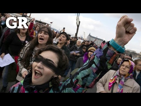 Cantan turcas 'un violador en tu camino'