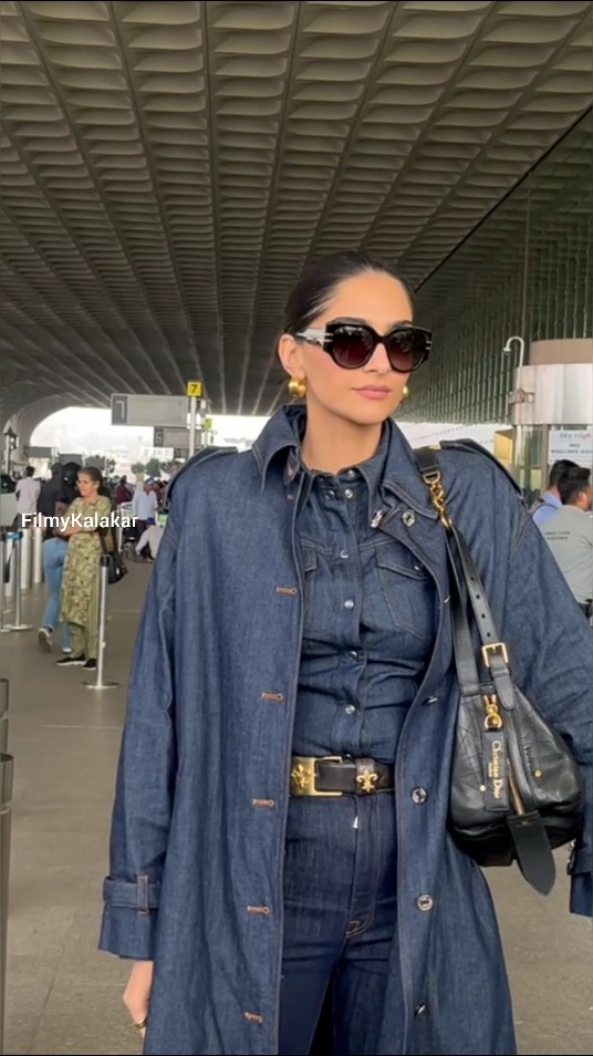 What a great denim-on-denim fit ? #filmykalakar #sonamkapoor
