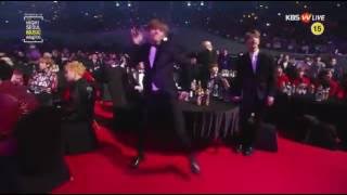 BTS V/TAEHYUNG DANCING TO 'WATCH ME WHIP/NAE NAE'