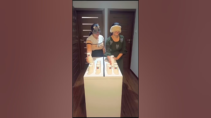 BLINDFOLD COLLECTING GLASSES CHALLENGEEE🤣🤣🤣🤣 #shorts #trendingshorts #funny #games #momdaughter