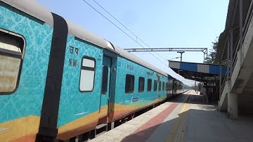 The Beautiful 22913 BDTS-Patna Humsafar Express with an Offlink GZB WAP5!