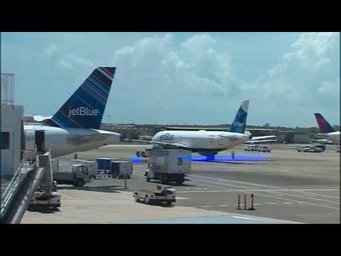 JetBlue விமானம் மற்றும் ட்ரோன் இடையே வானில் மோதல்