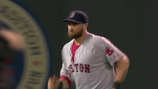 BOS@MIN: Gomes charges and dives to make a great grab