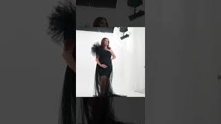 Maternity behind the scenes 🖤 #blackdress #maternityposing #pregnancyphotographer #studiophotoshoot