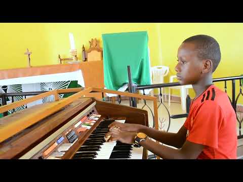 Video: Karamu (picha 90): Karamu Za Kughushi Za Piano Na Piano. Mifano Ya Vijiko Na Sofa Kwa Sebule