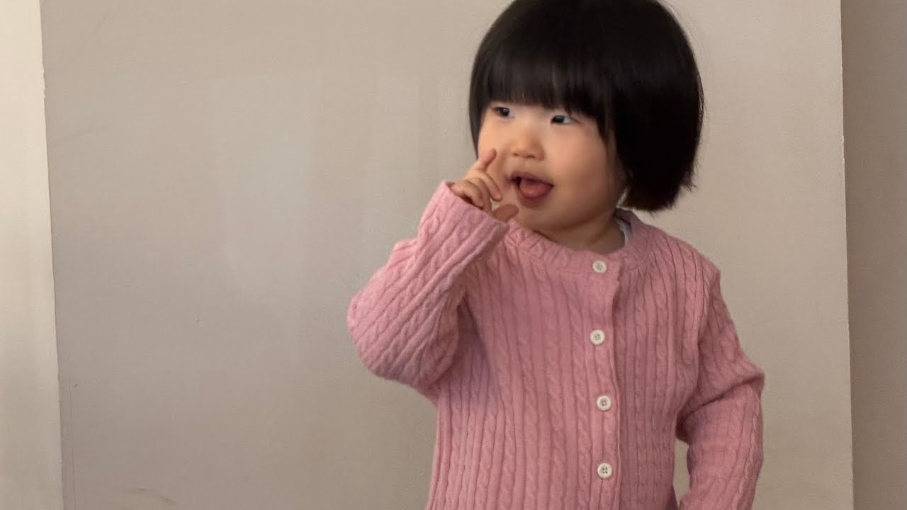 너 방문 잠그고 뭐해?