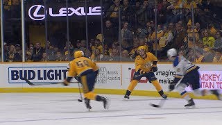 Filip Forsberg shows off incredible puck juggling skills