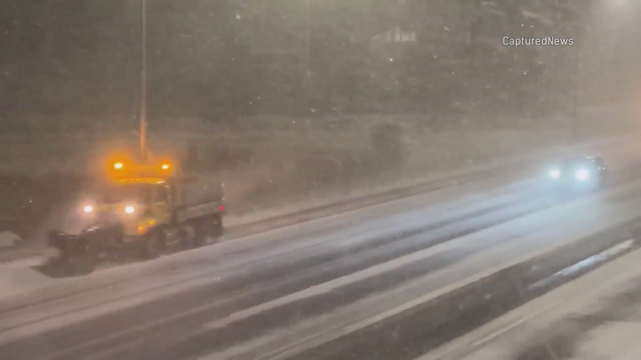 Chicago area hit with first snowfall of season - YouTube