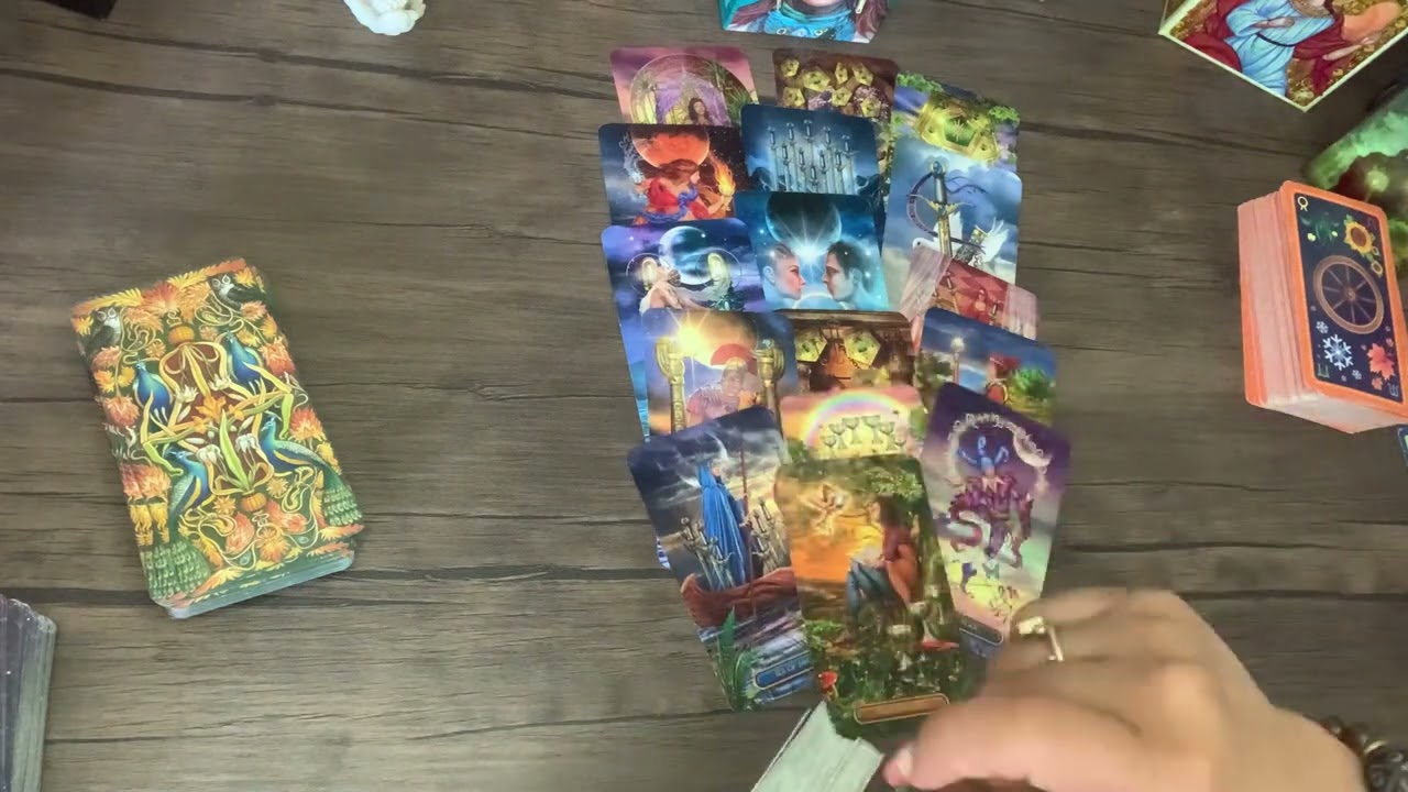 МУЖЧИНА МЛАДШЕ ЖЕНЩИНА СТАРШЕ, как будут развиваться эти отношения 🔥🔥💞💞☀️🌈 #мужчинамладше #таро