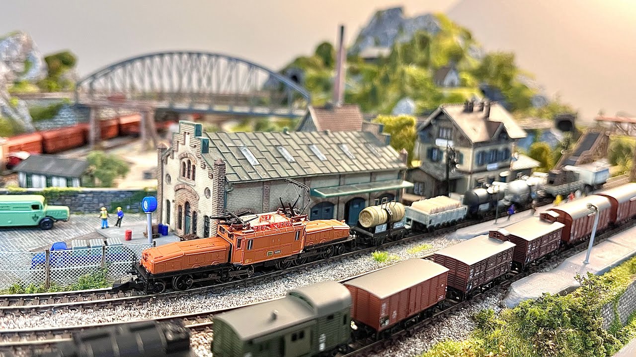 Marklin 81423 Swiss Freight Train - Crocodile Ce 6/8 III - Z Scale