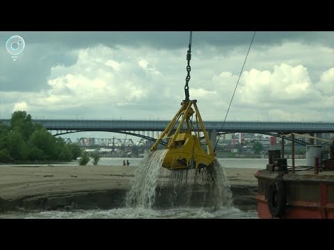 Речники увеличивают высоту песчаной перемычки на реке Обь