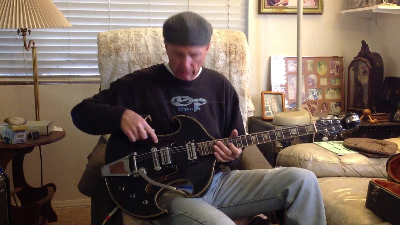 Firstman "Bat-Guitar" demo.