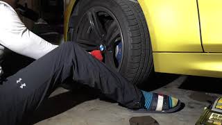 HOW TO CHANGE BMW M3 AND M4 BRAKE PADS | BMW M4 CARBON CERAMIC BRAKE PADS | HOW TO CHANGE BRAKE PADS