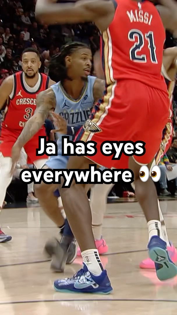 Ja Morant draws the defense and drops the NO-LOOK DIME to Jaren Jackson Jr. ?