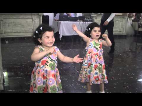 პატარა მომღერლები ლიზი და მარიამი