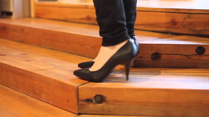 Michael Kors - MK Flex Mid Pump in Black Saffiano