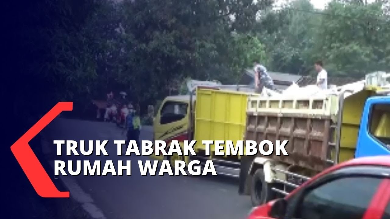 Akibat Tak Kuat Menanjak, Truk Pengangkut Kapur di Purwakarta Tabrak Tembok Rumah Warga