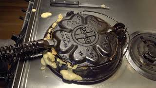 Griswold Heart & Stars Waffle Iron cooking info