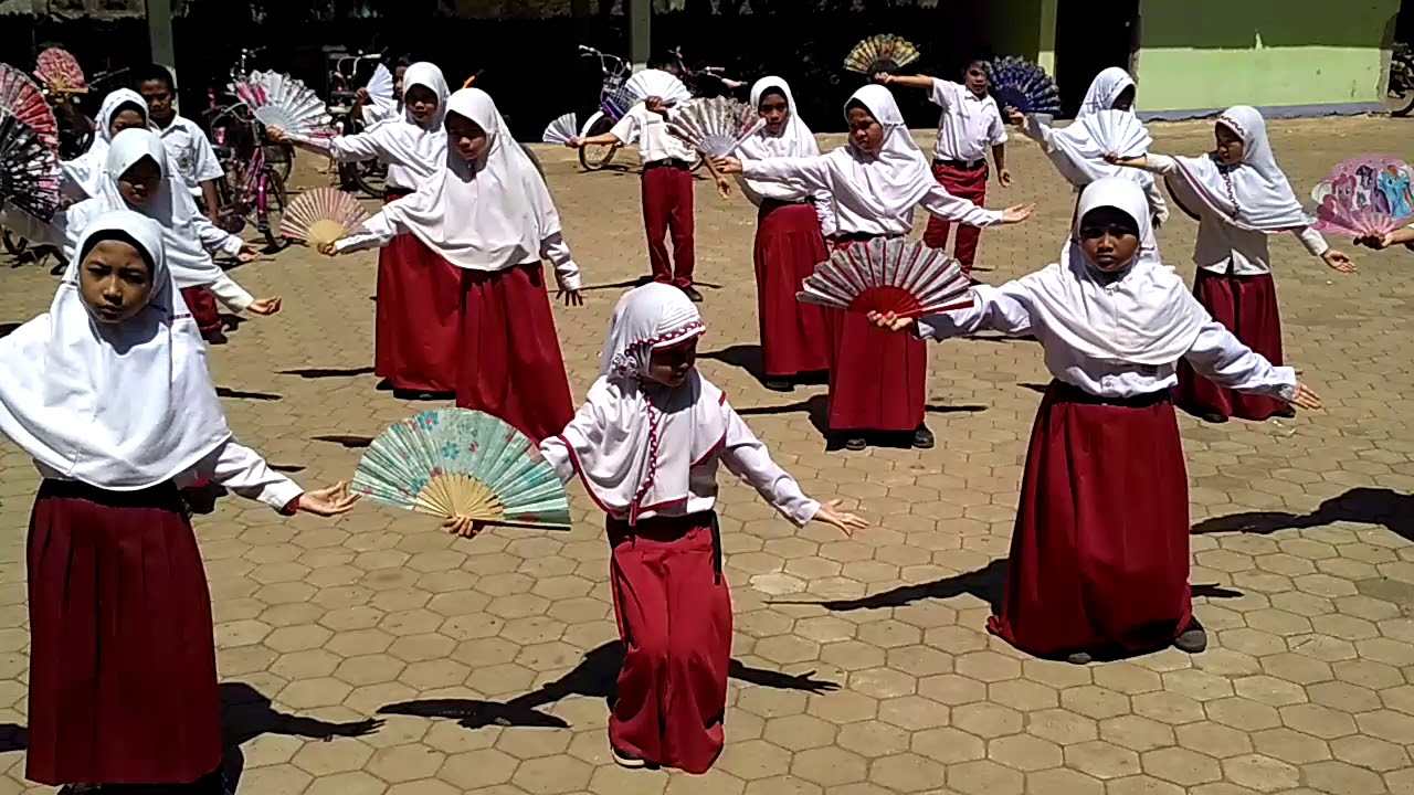 TARI PAKARENA MASAL 4B MIN 1 CILACAP 