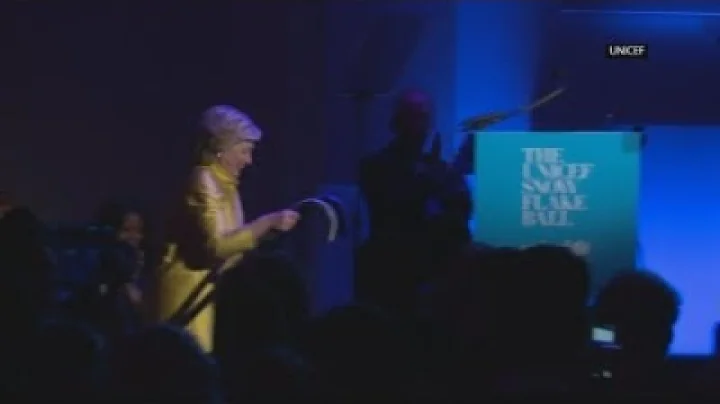 Clinton makes surprise appearance at UNICEF to hon...