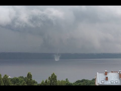 Смерч на волге