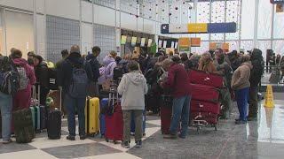 Post-Thanksgiving travelers still trying to get home as Chicago airports see delays, cancellations