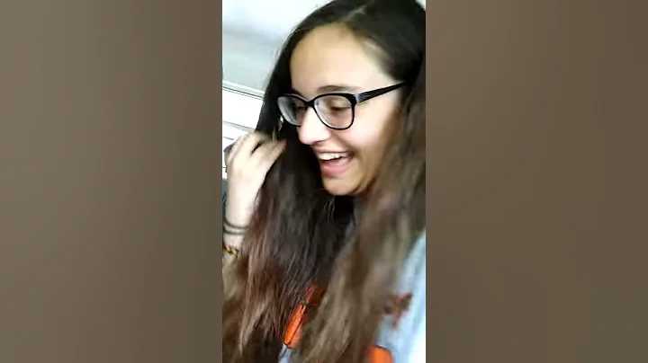 Gia singing