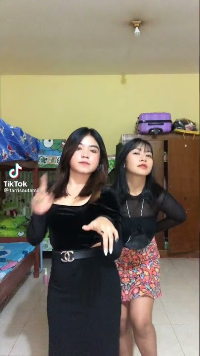 Tiktok Goyang Dua cewe Hot||Asupan Malam #shorts