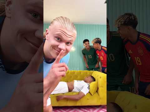 🎸 HAALAND TURNED MBAPPÉ’S BELLY INTO A GUITAR! 😂🔥 #SHORTS #HAALAND #MBAPPÉ thumbnail