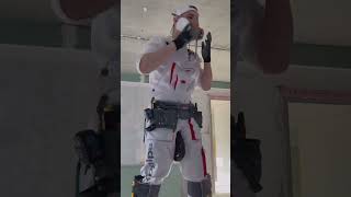 Visoko I Sigurno Pogledajte Kako Majstor Radi Na Aspro Hoduljama