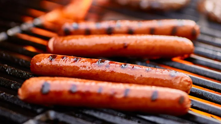 Chef Reveals One Mistake Everyone Makes When Grilling Hot Dogs - DayDayNews