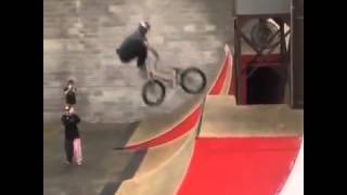 Un impresionante truco de BMX que no se ni su nombre