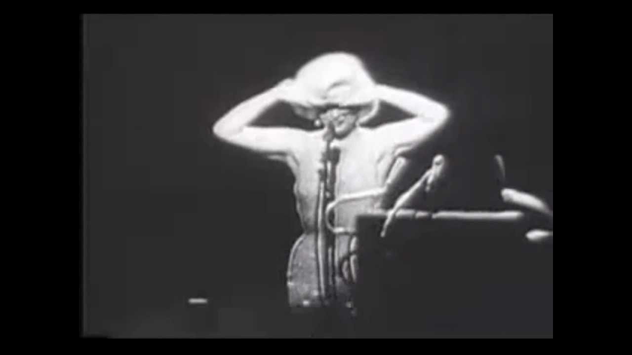 marilyn-monroe-singing-happy-birthday-mr-president-but-almost-naked-and