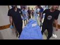 وصول طفلة أُصيبت برصاص الاحتلال الإسرائيلي إلى مستشفى ناصر في خان يونس جنوب قطاع غزة