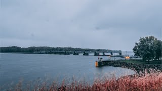 Sunrise in Bellevue, Iowa at Lock and Dam 12 on the Mississippi River | 4k 1 Minute Time Lapse