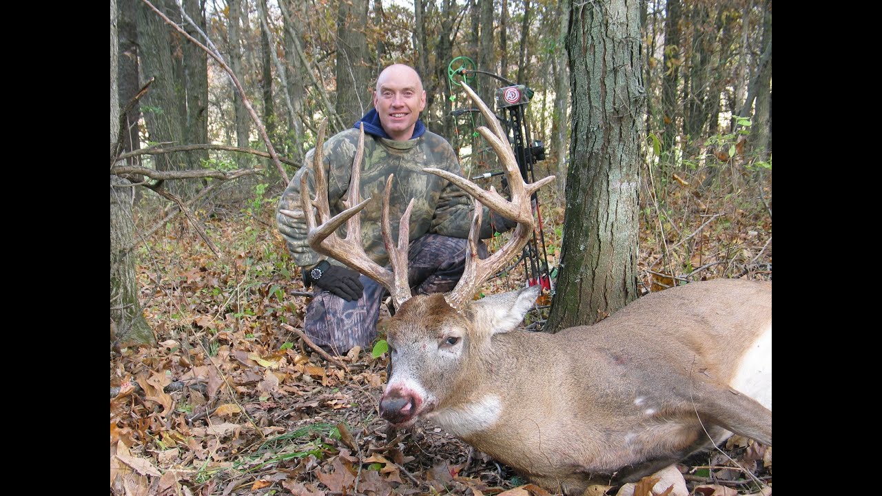 180 inch + Iowa Bow hunt filmed from a bow mount camera how we bow hunt