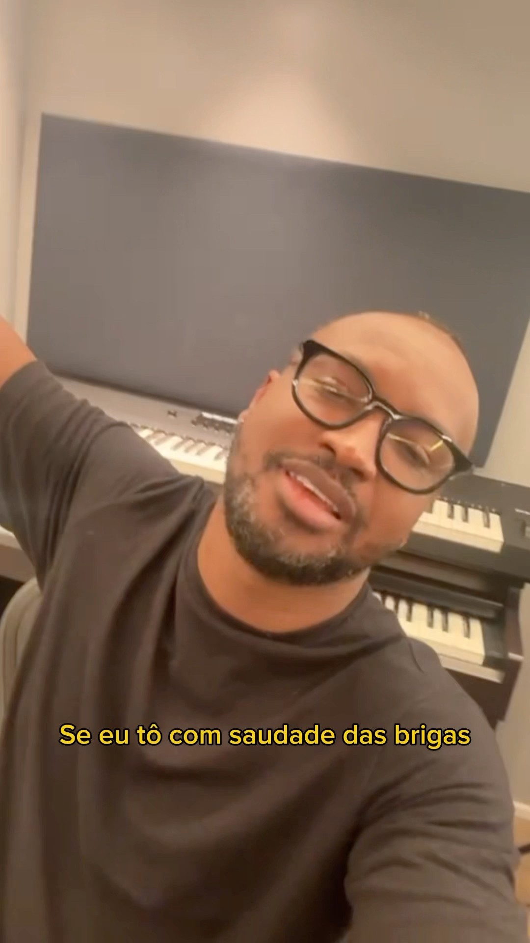 Olha só a reação do @thiaguinho quando ouviu ‘Na Cara’ produzida pela primeira vez! ?❤️
