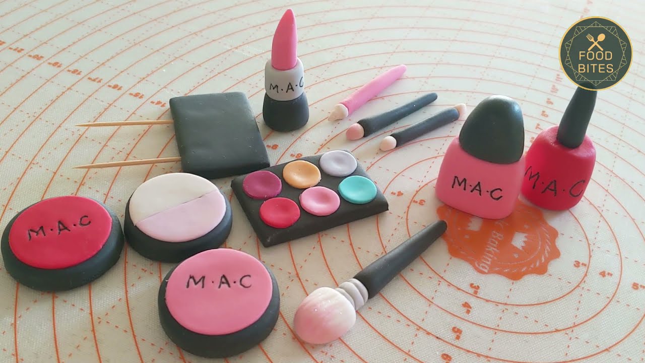 Make Up Kit Cake Topper Fondant