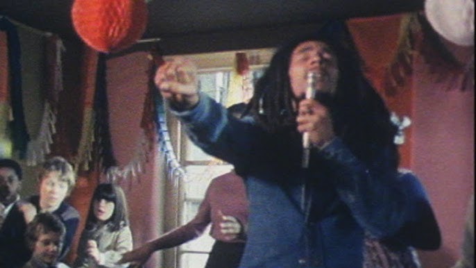 Bob Marley & The Wailers - Could You Be Loved (Official Music Video) 