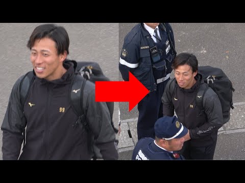 野村勇がイケメンスマイル爆発→福岡県警察に挟まれるWプロ野球福岡ソフトバンクホークス【神ファンサが粋】自主トレ2025@光陵グリーンスタジアム