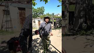 Kardeşimdir Diye Demiyorum Bahçede Çalışmasını Çok Sever