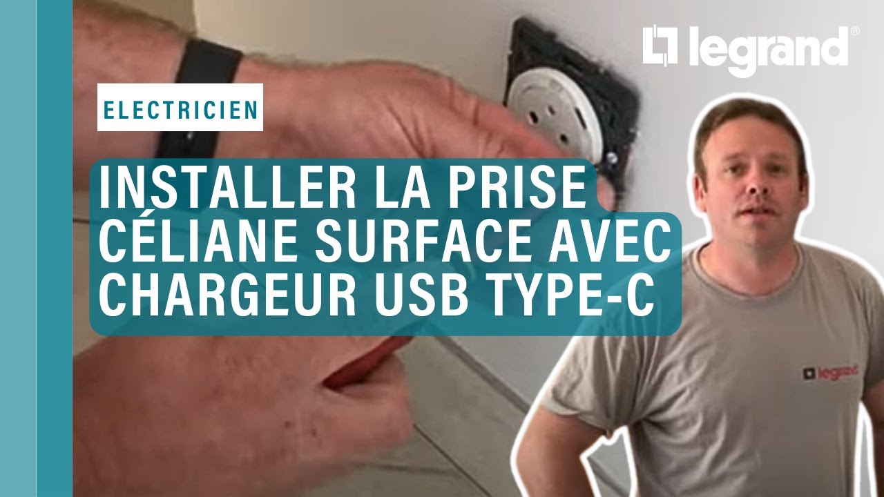 Mathieu, électricien partenaire Legrand, installe la prise Céliane Surface avec chargeur USB Type-C