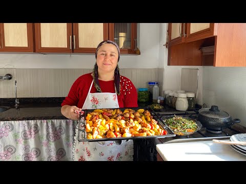 KÖY İŞLERİ 🐮🐔🐶 - FIRINDA TAVUK YEMEĞİ😍- YENİ ASMA İSKELEMİZ🍇🧿- BAHÇEMİZDEN YEŞİLLİK TOPLADIK🌿